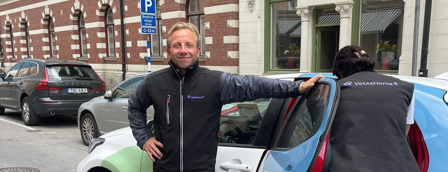 Robert Hållstrand från VetatHome i en KINTO 